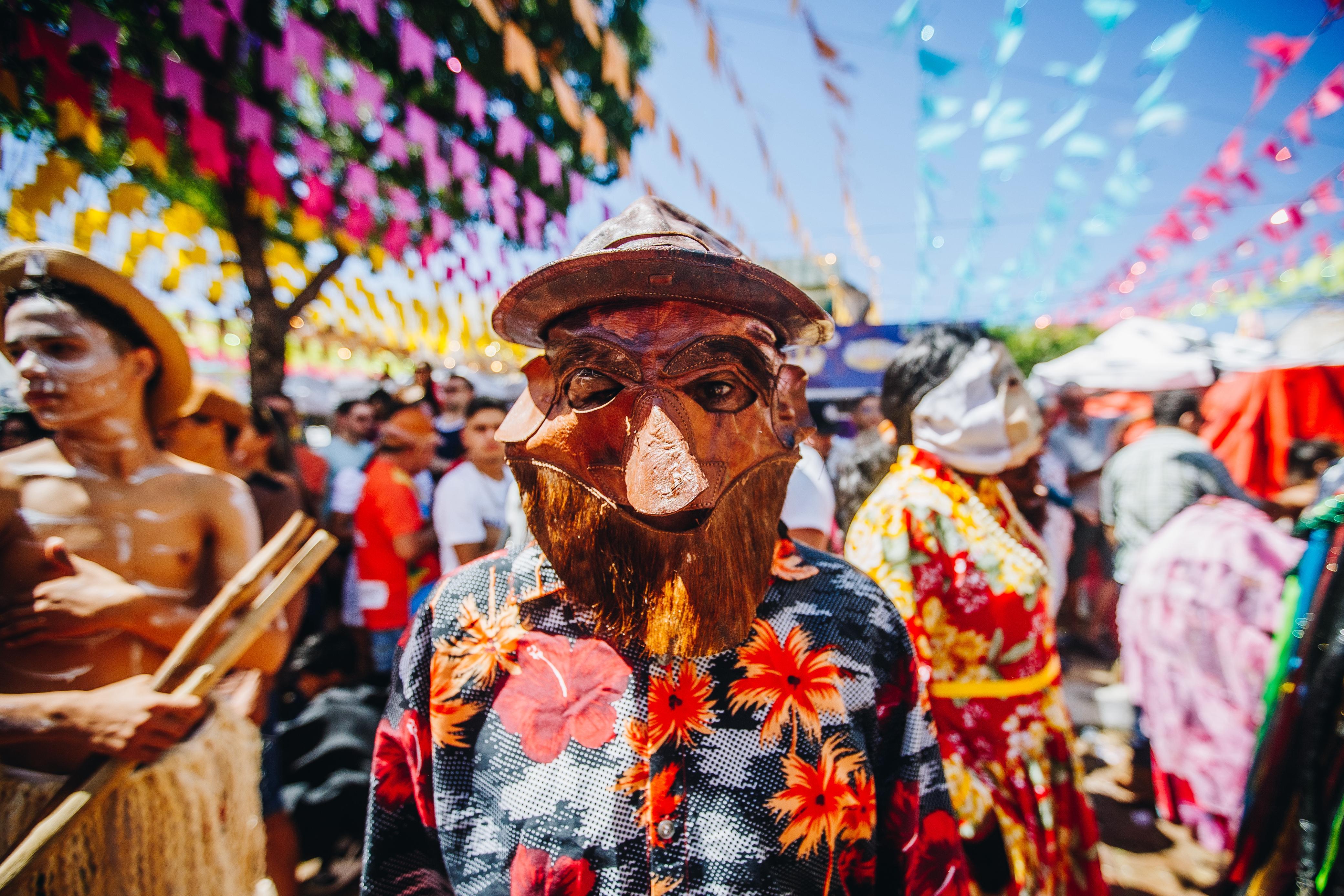 Cortejo de cultura popular da Festa do Pau da Bandeira 2025
