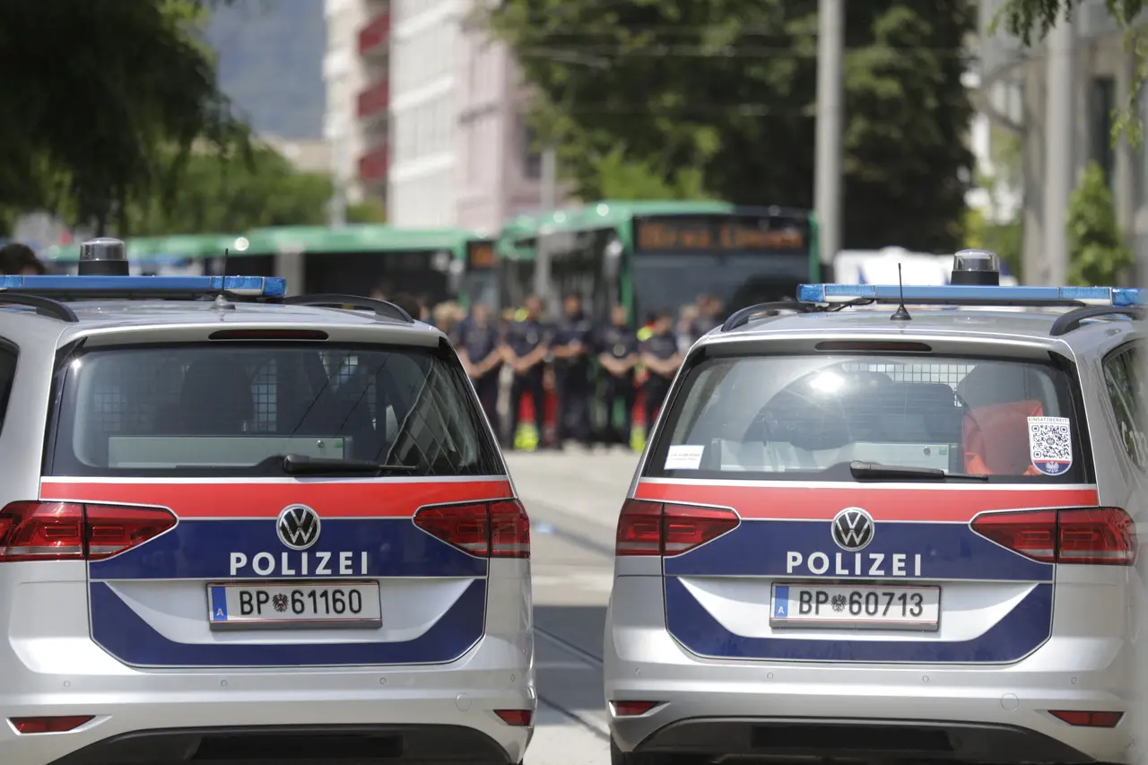 Polícia austríaca atende ocorrência de ataque que deixou dez mortos na cidade de Graz