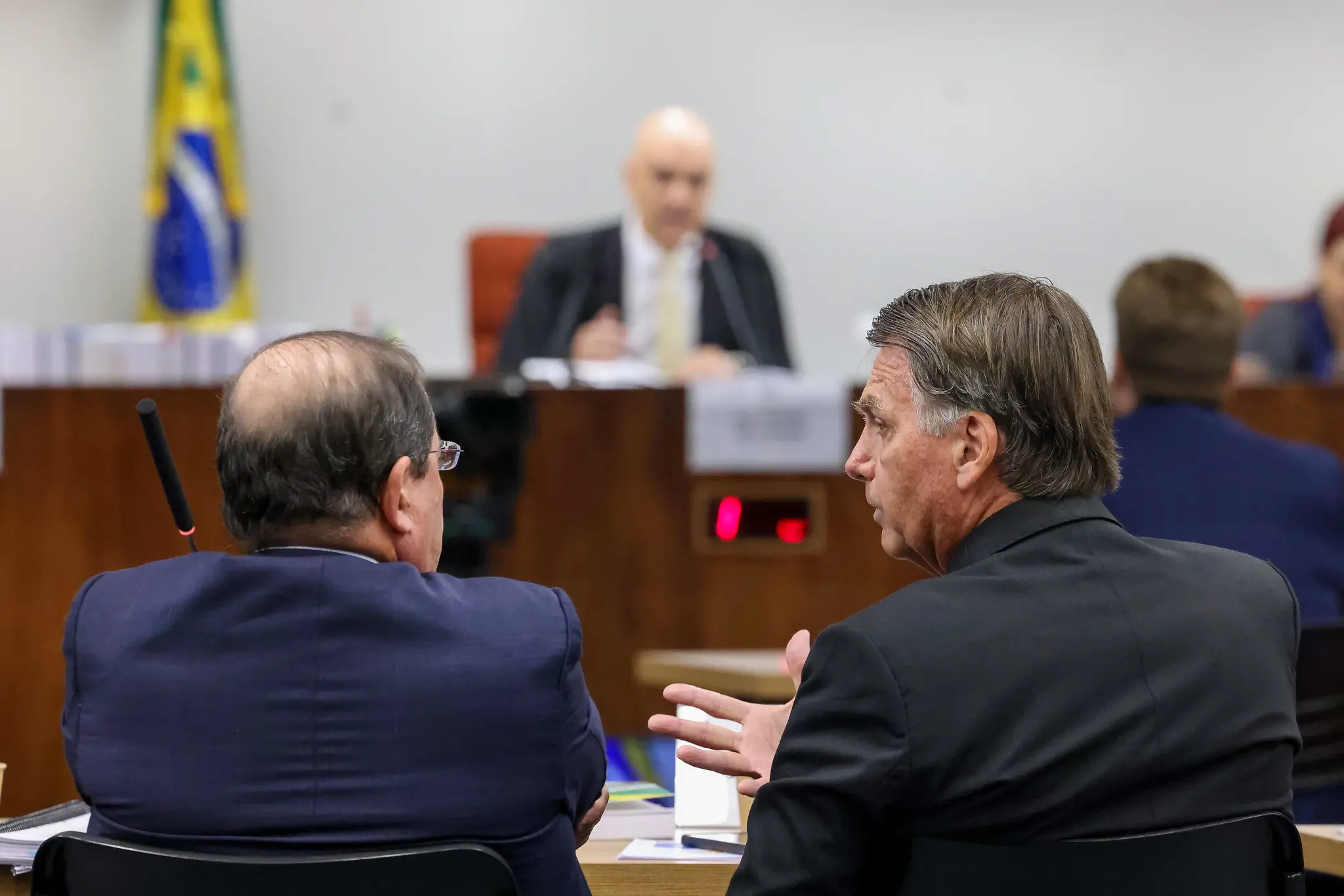 Bolsonaro, seu advogado e o ministro Alexandre de Moraes