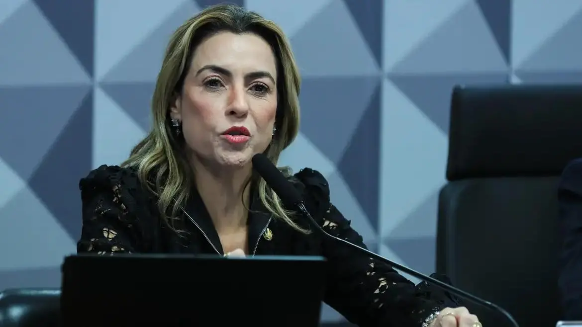 Imagem da senadora Soraya Thronicke, relatora da CPI das Bets que pede que Virginia Fonseca, Deolane e outros sejam indiciados