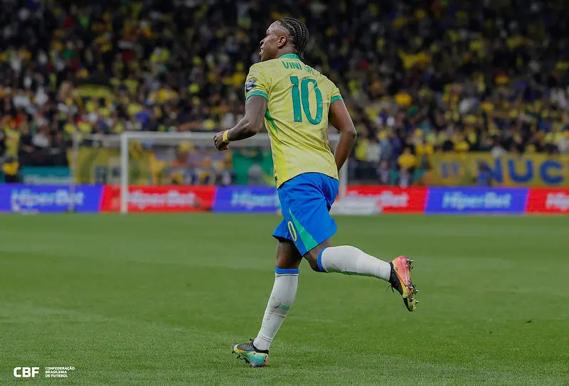 Vinícius Júnior suspenso jogo seleção