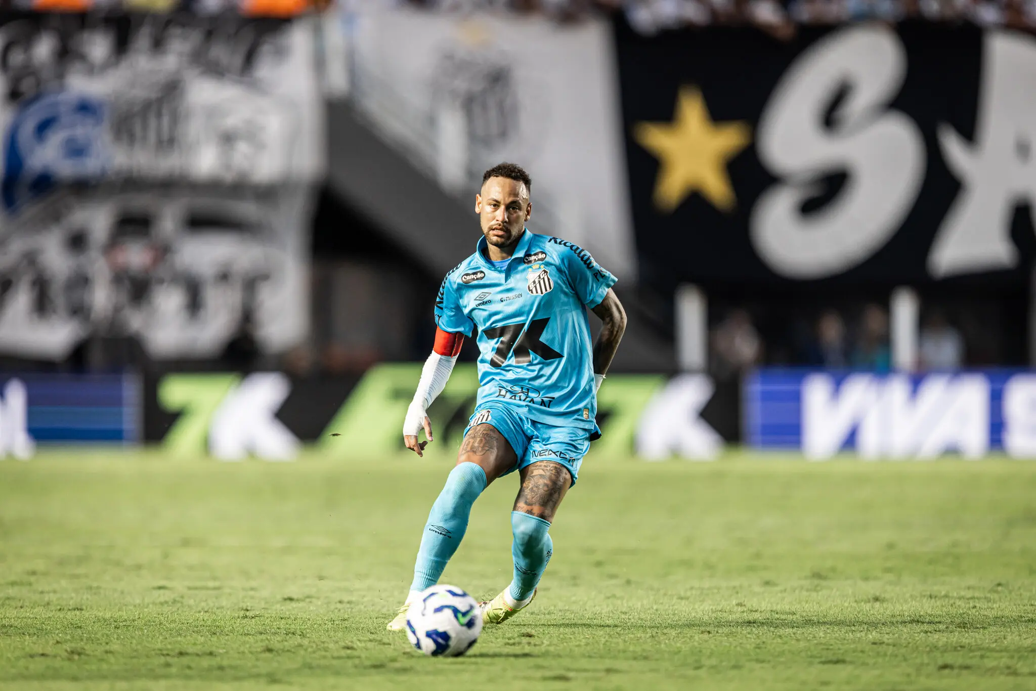 Foto do atacante Neymar, principal desfalque do Santos para enfrentar o Fortaleza