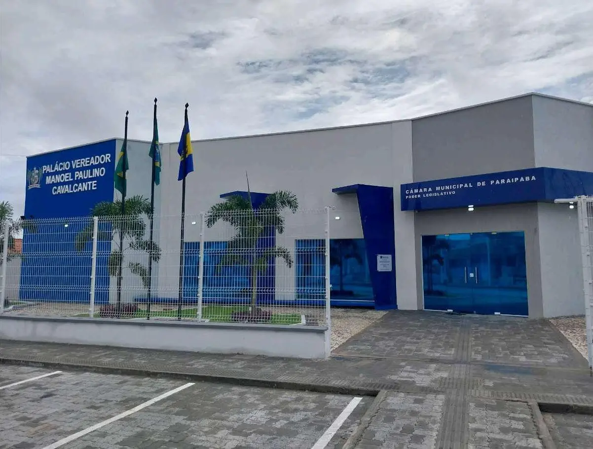Fachada do prédio da Câmara Municipal de Paraipaba, no Ceará