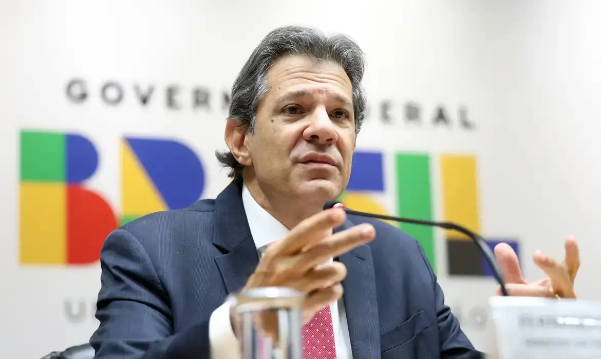 Fernando Haddad discursa