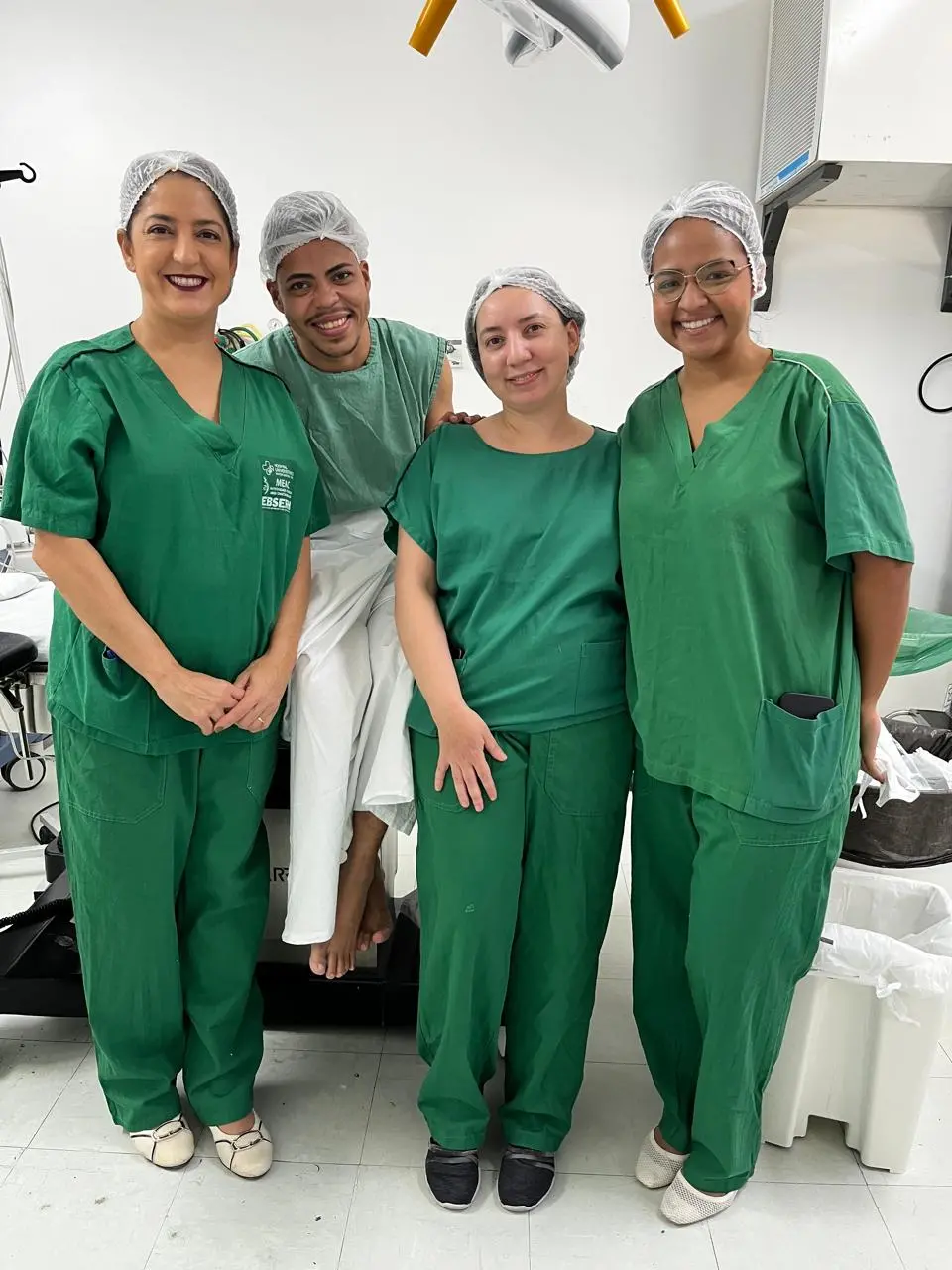 Imagem de Arthur Gael, primeiro paciente que realizou a cirurgia de retirada das mamas pelo SUS