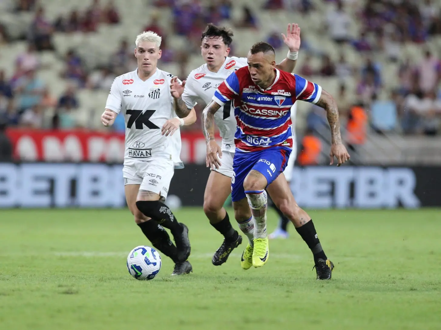 Foto de Breno Lopes durante Fortaleza x Santos na Série A do Brasileirão 2025