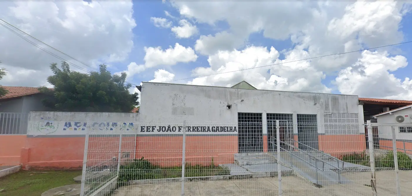 Imagem da Escola João Ferreira Gadelha, instituição em que os alunos estão sem ir para aula por falta de transporte escolar