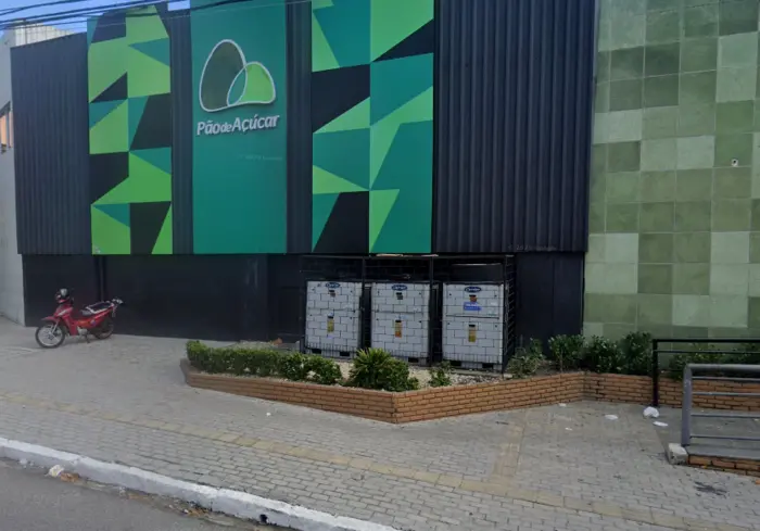 Foto que contém a fachada do Pão de Açúcar Náutico Fortaleza