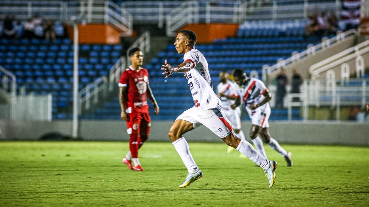 Foto de Felipe Cruz, autor do gol da vitória do Ferroviário sobre o América de Natal.