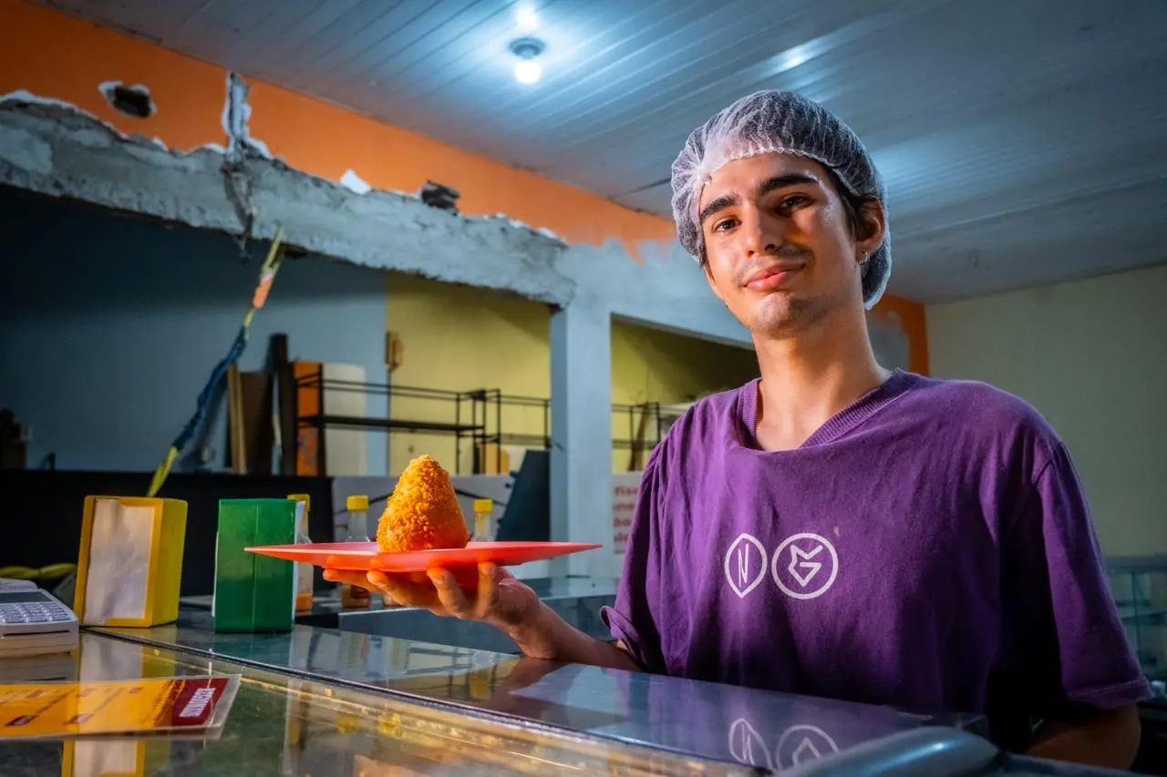 Warlley Neilen, atendente da lanchonete Bravos na Augusto dos Anjos