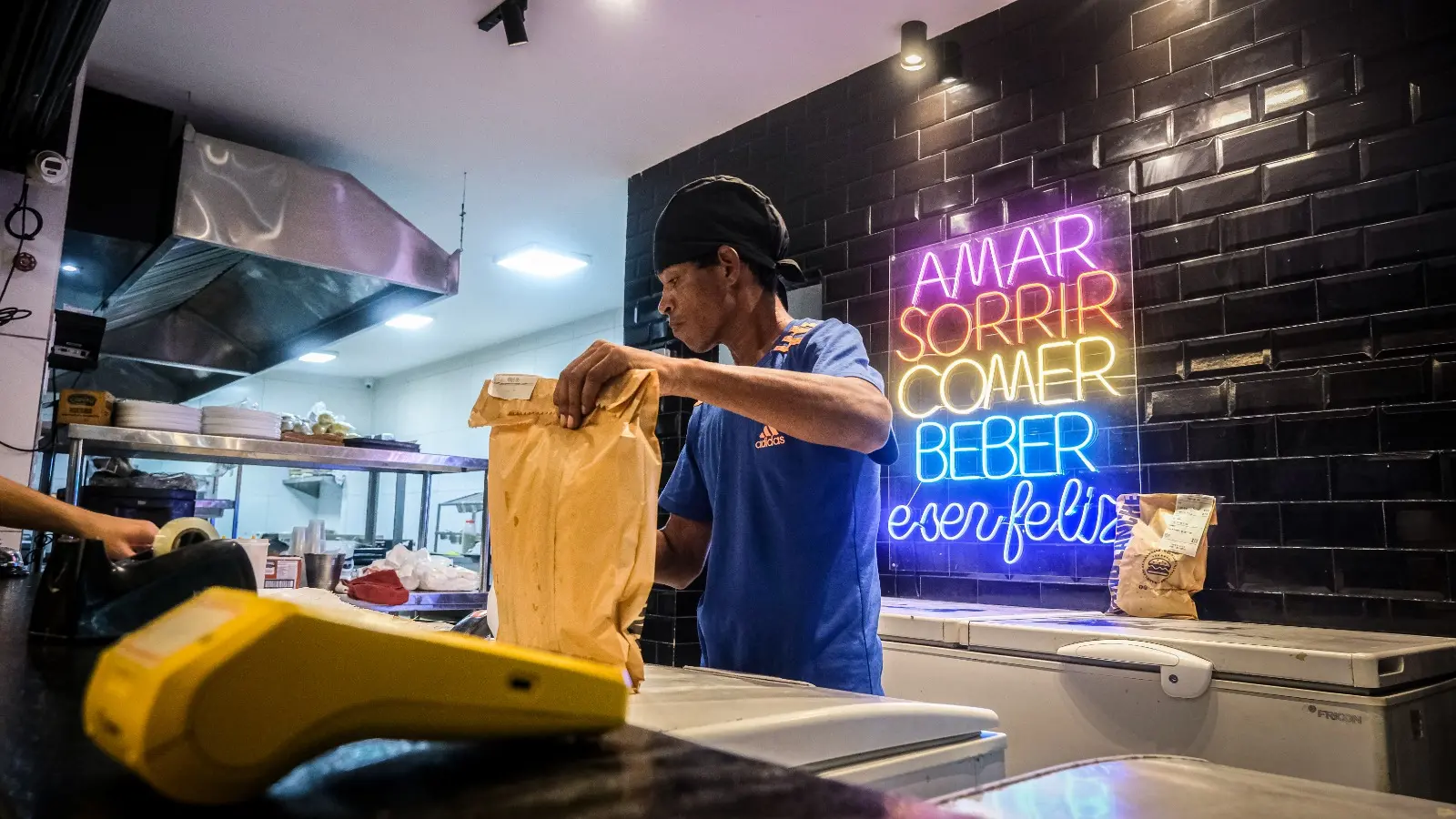 Lanchonete na avenida Augusto dos Anjos