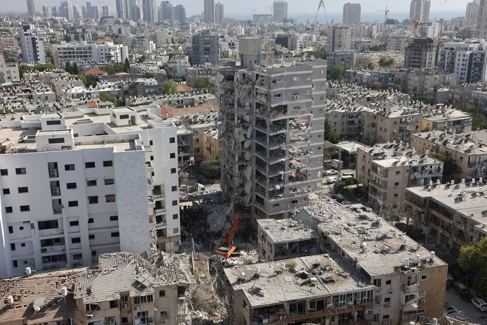 Cidade de Israel após bombardeio