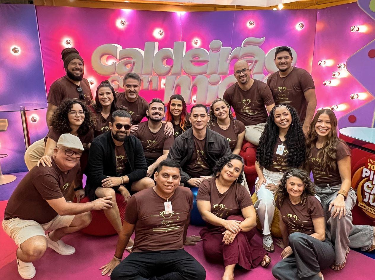 foto do coral cearense Sobretons no concurso Caldeirão de Vozes, quadro do programa Caldeirão com Mion, da Tv Globo