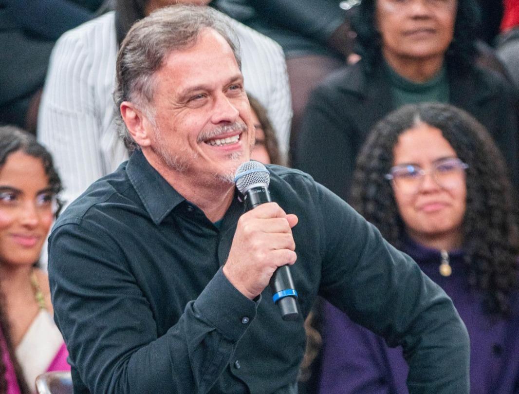 Guilherme Fontes em entrevista ao Altas Horas, ator que interpretou o personagem Alexandre na novela A Viagem