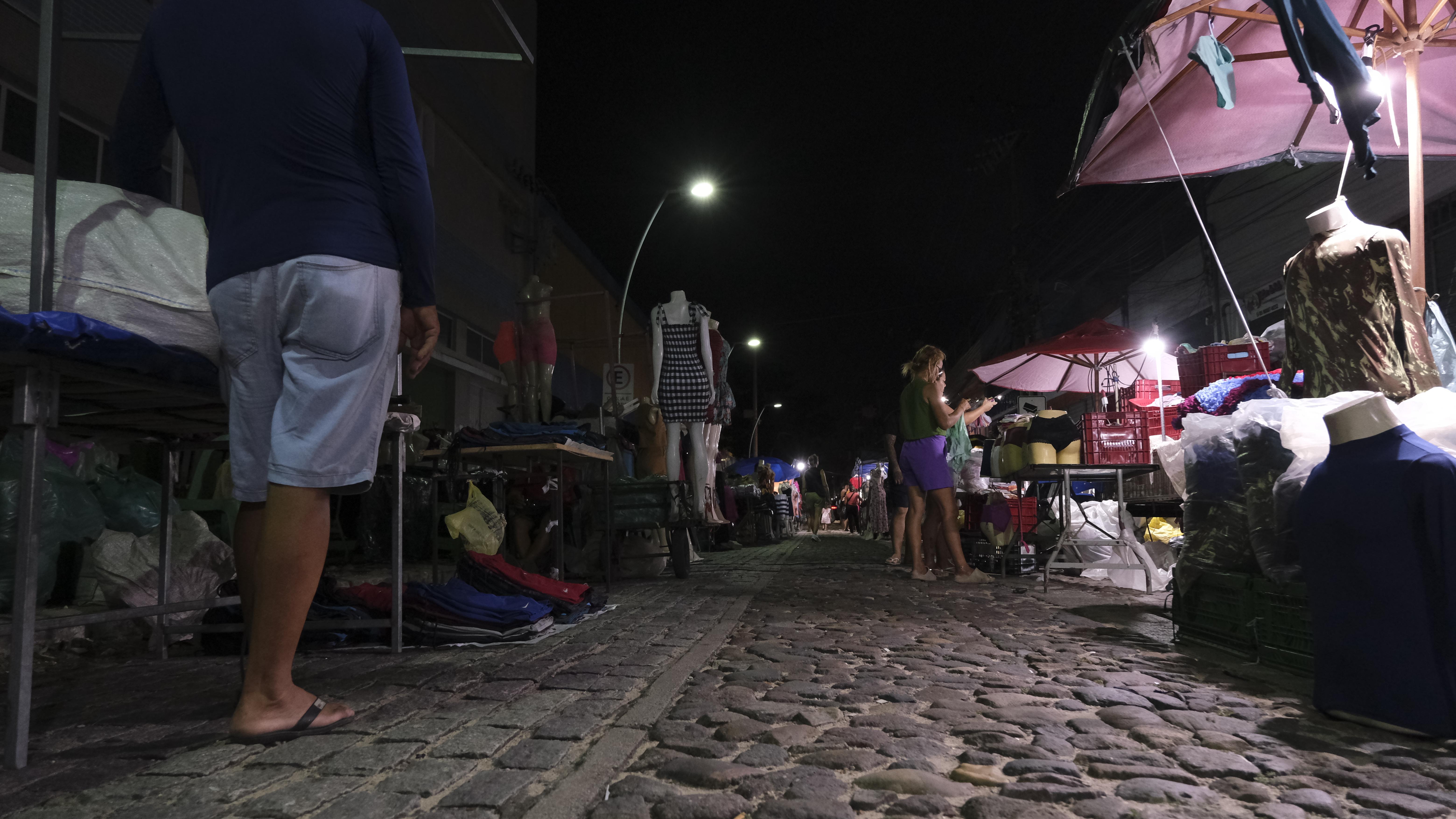 Rua José Avelino durante a Feira da Madrugada