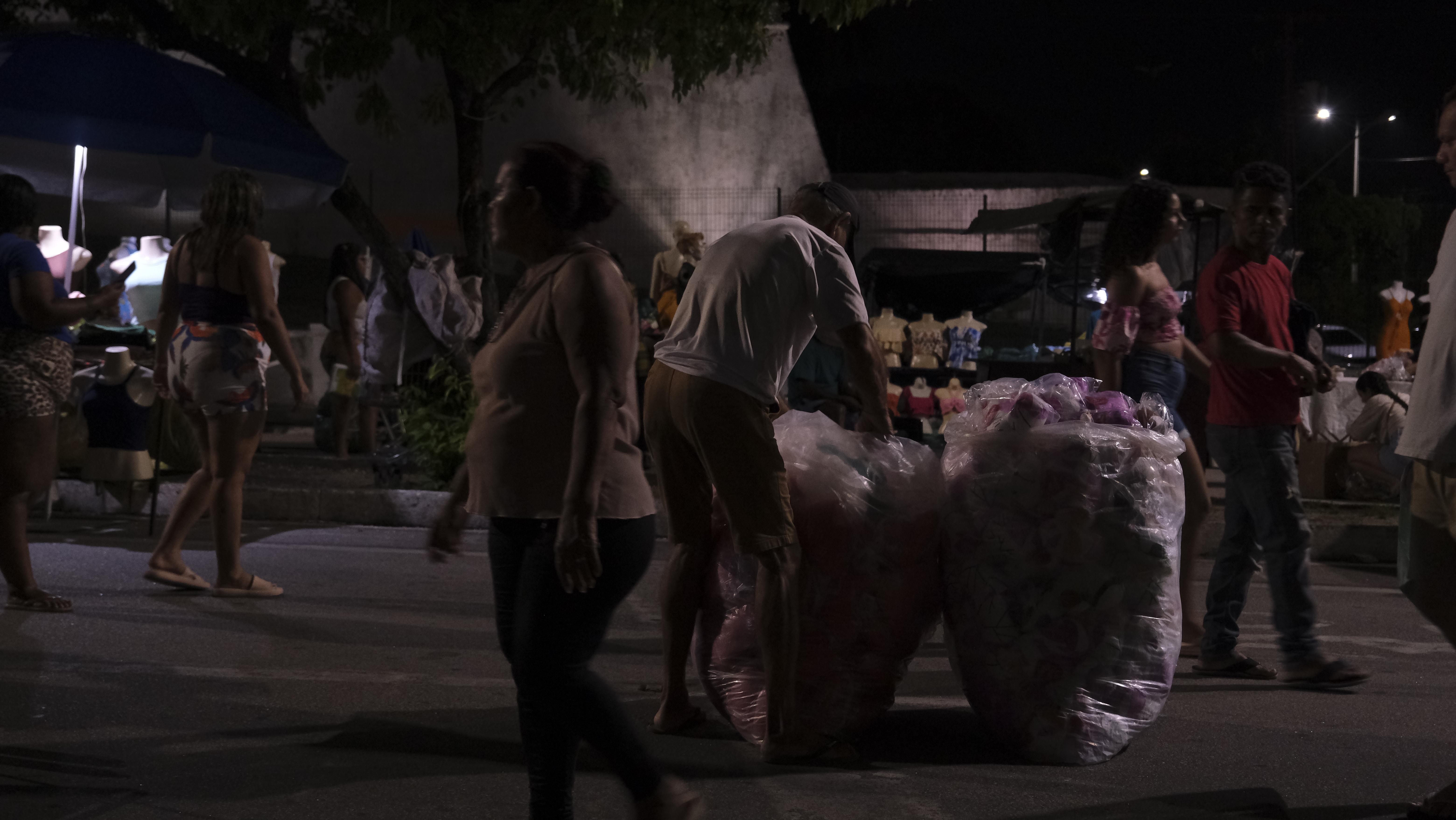 Início da organização da Feira da Madrugada