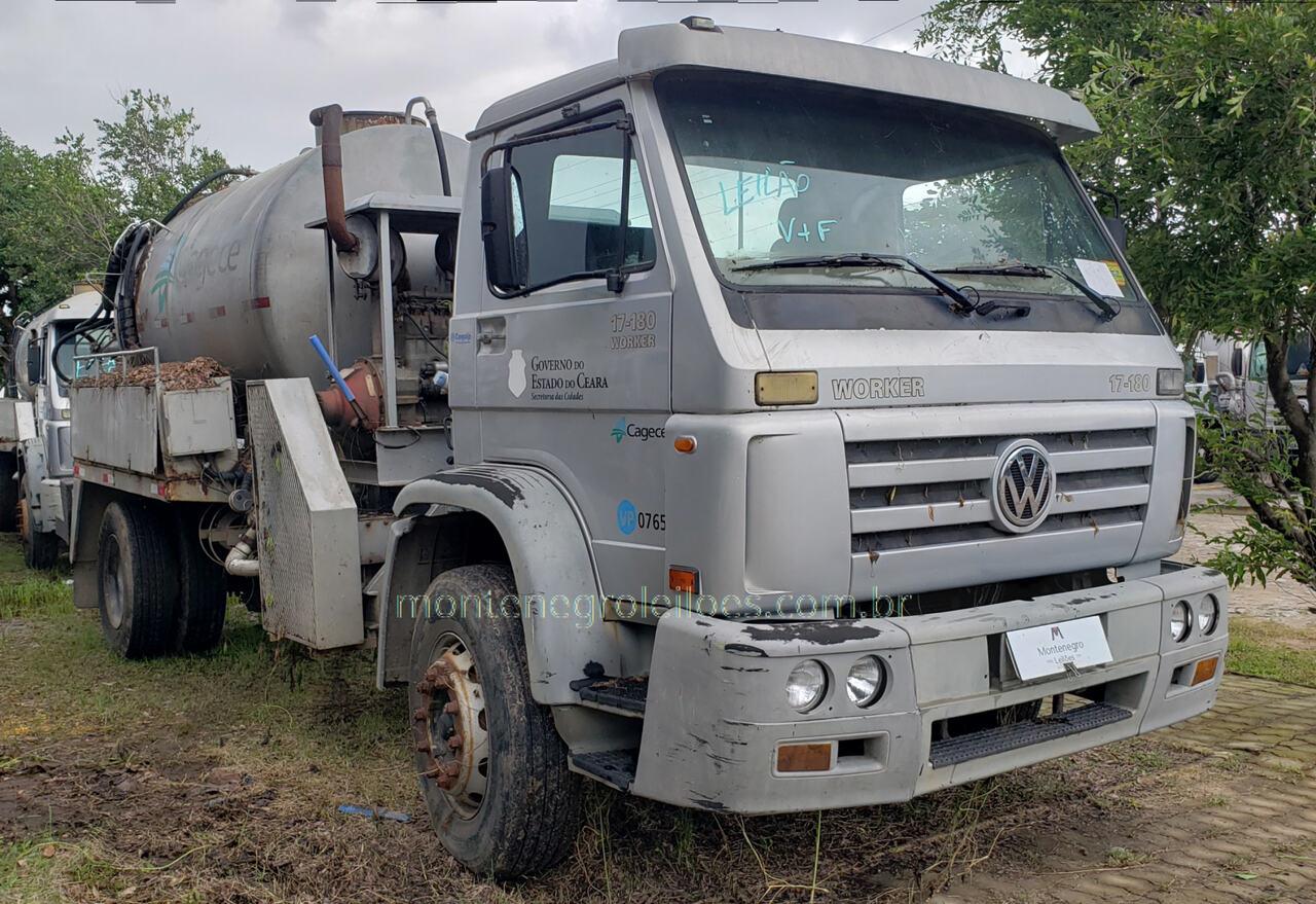 Imagem de caminhão leiloado em leilão da Cagece