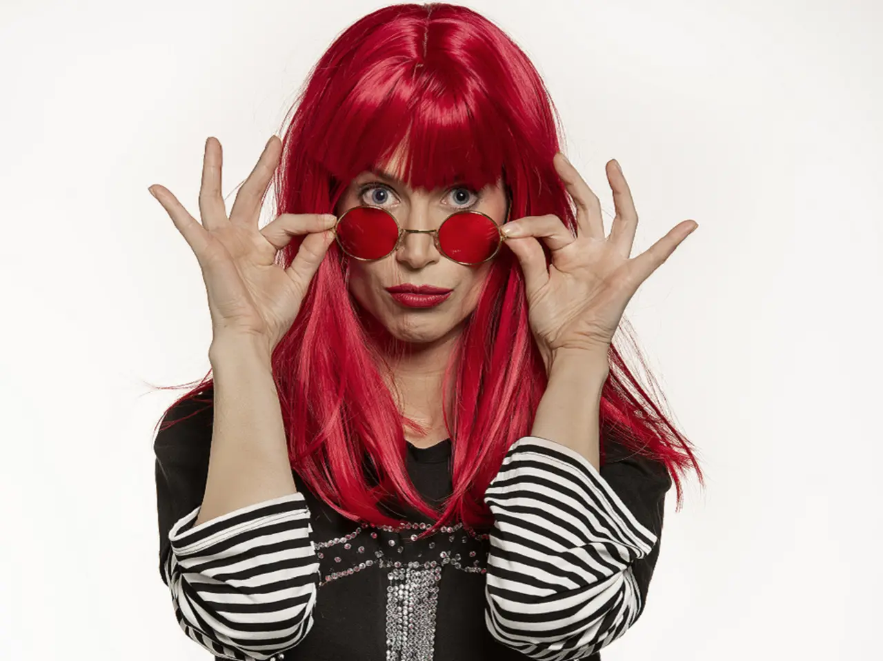 Mel Lisboa, atriz, caracterizada de Rita Lee para musical em Fortaleza