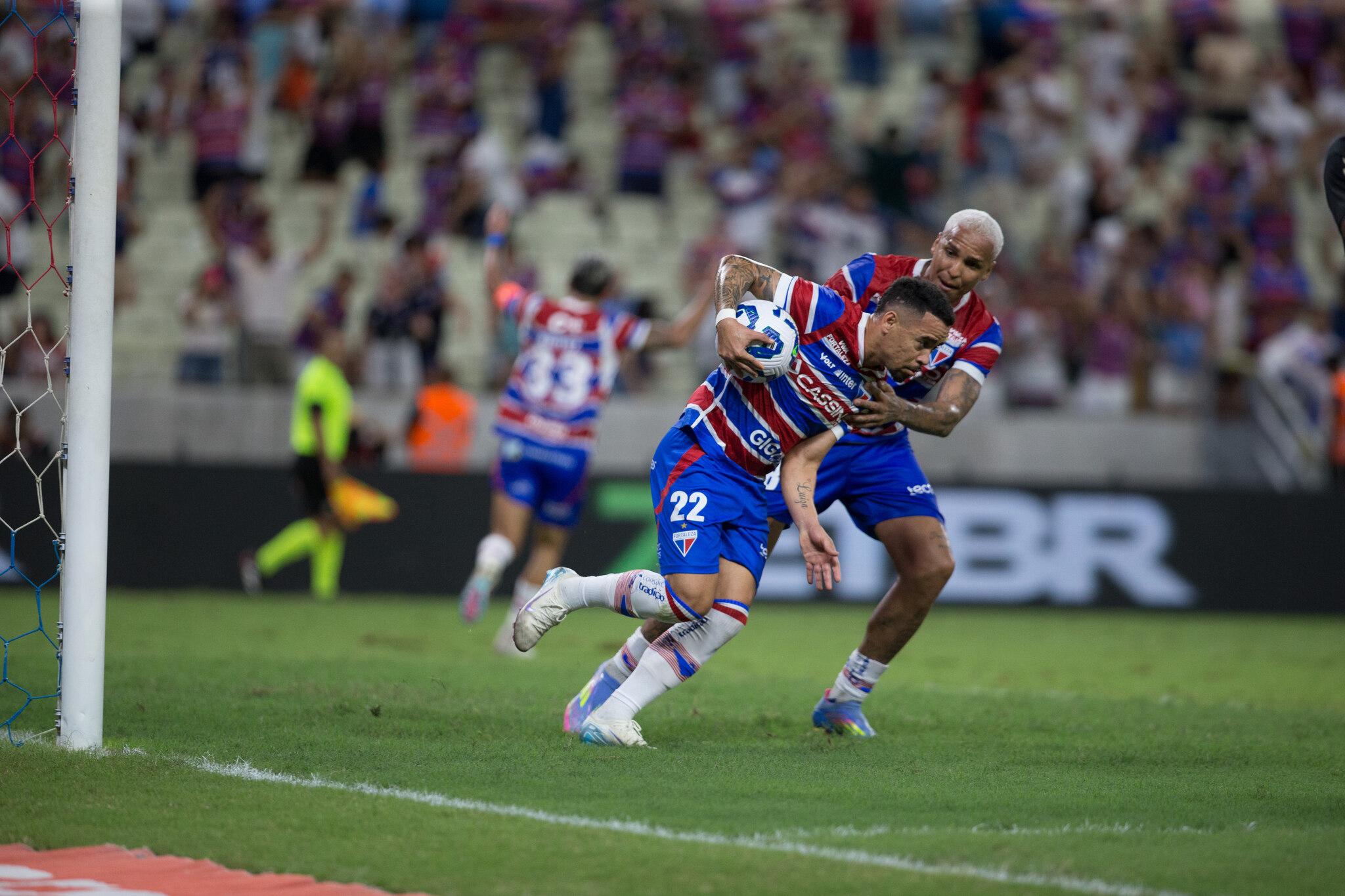Foto de jogadores do Fortaleza, que volta a campo apenas no próximo dia 9 de julho