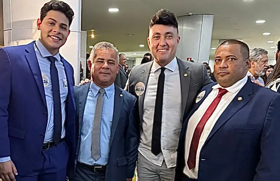 Vereador Michel Lins ao lado de aliados na Câmara dos Deputados