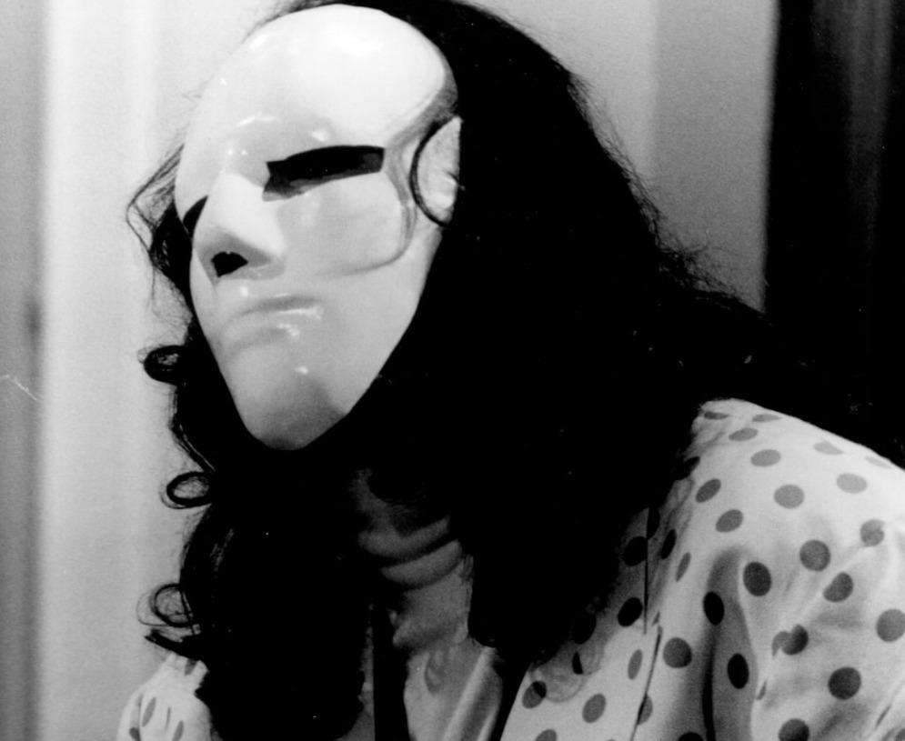 Mascarado em cena de A Viagem