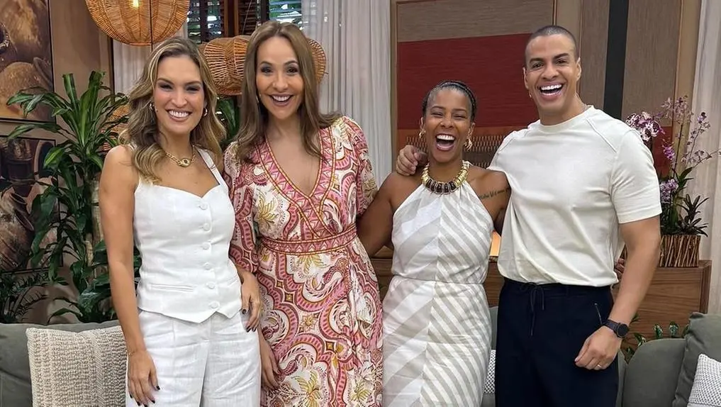 foto dos apresentadores do 'É de Casa' Maria Beltrão, Thiago Oliveira, Rita Batista e Talitha Morete