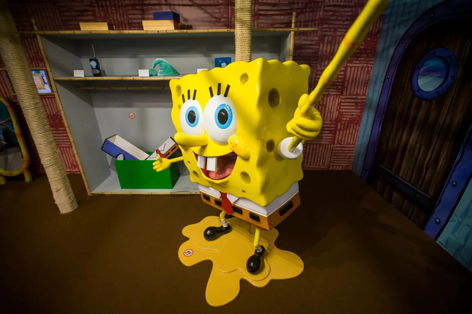 Bob Esponja que 'tira selfies' é opção imperdível de registro da visita