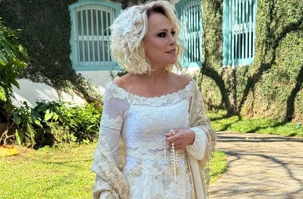 Ana Maria Braga renova votos de casamento com vestido branco bordado