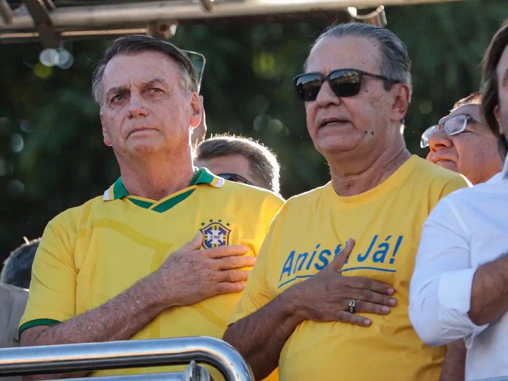 O ex-presidente Jair Bolsonaro e o pastor Silas Malafaia em manifestação em defesa da anistia aos condenados nos atos golpistas de 8 de Janeiro
