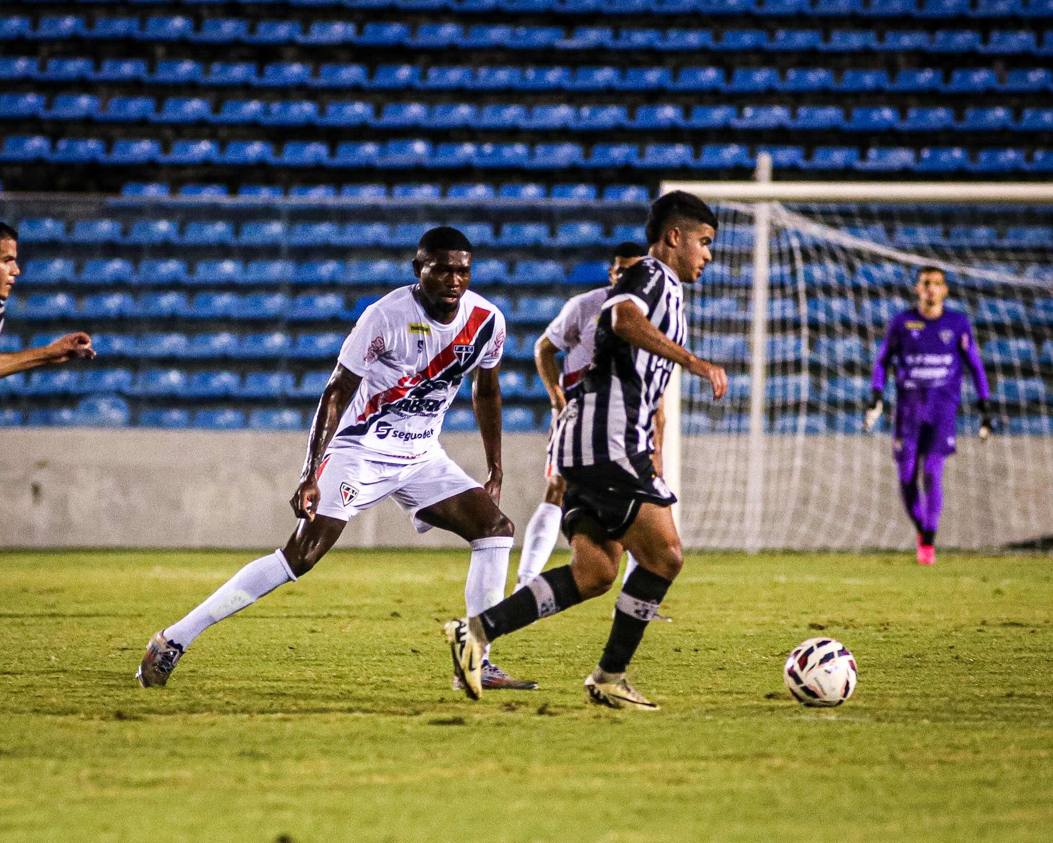 Ferroviário jogando contra o Treze