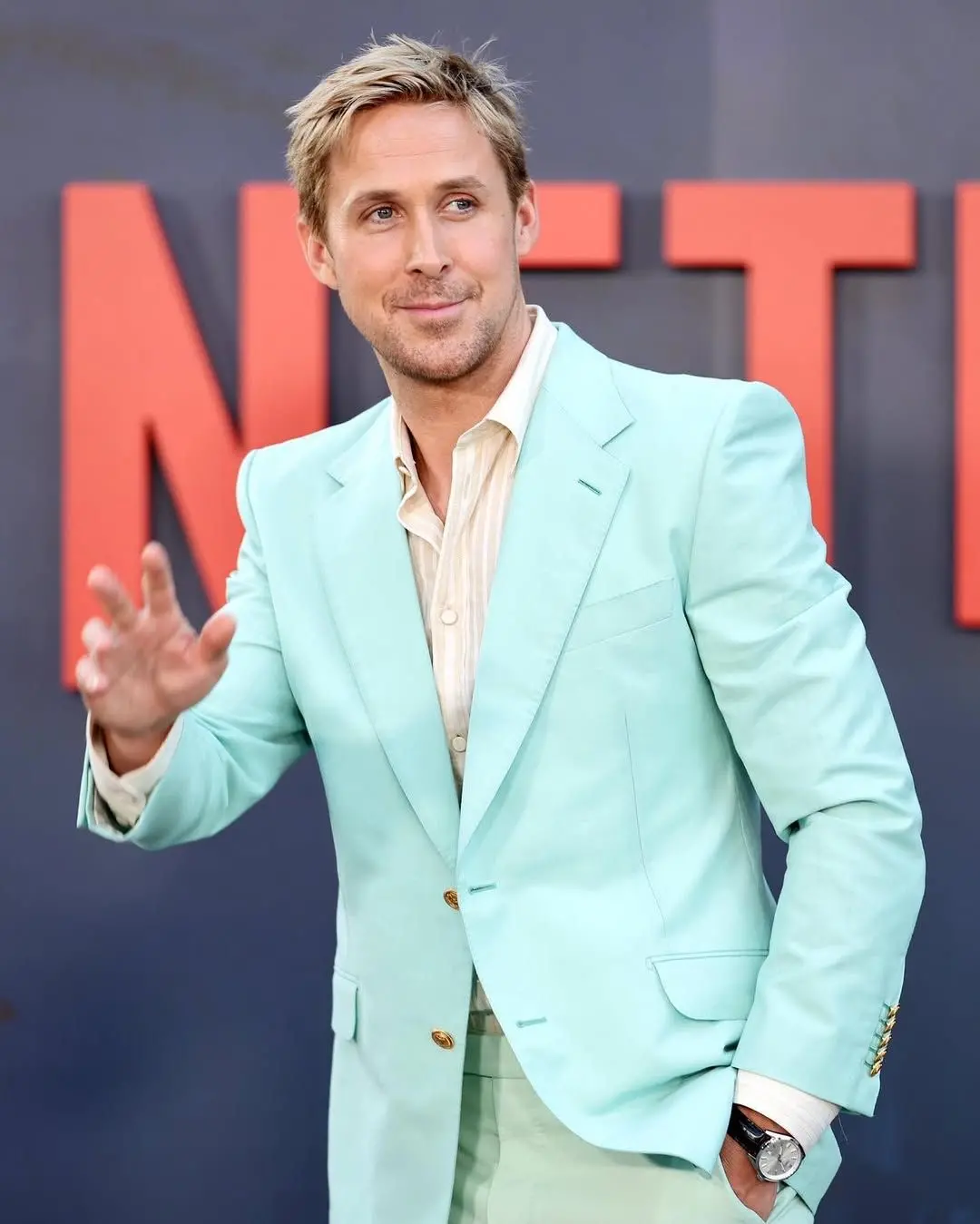 Imagem da notícia Novo filme de Ryan Gosling ganha pôster e data de trailer