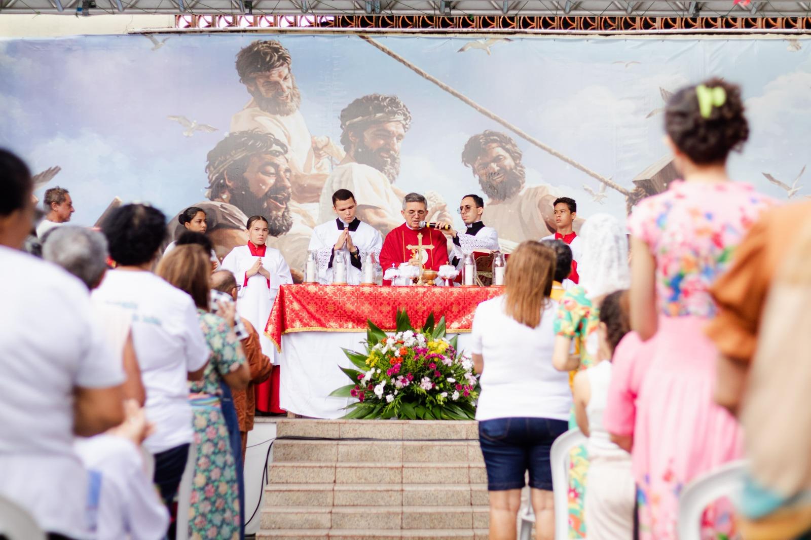 Missa campal deu início aos festejos