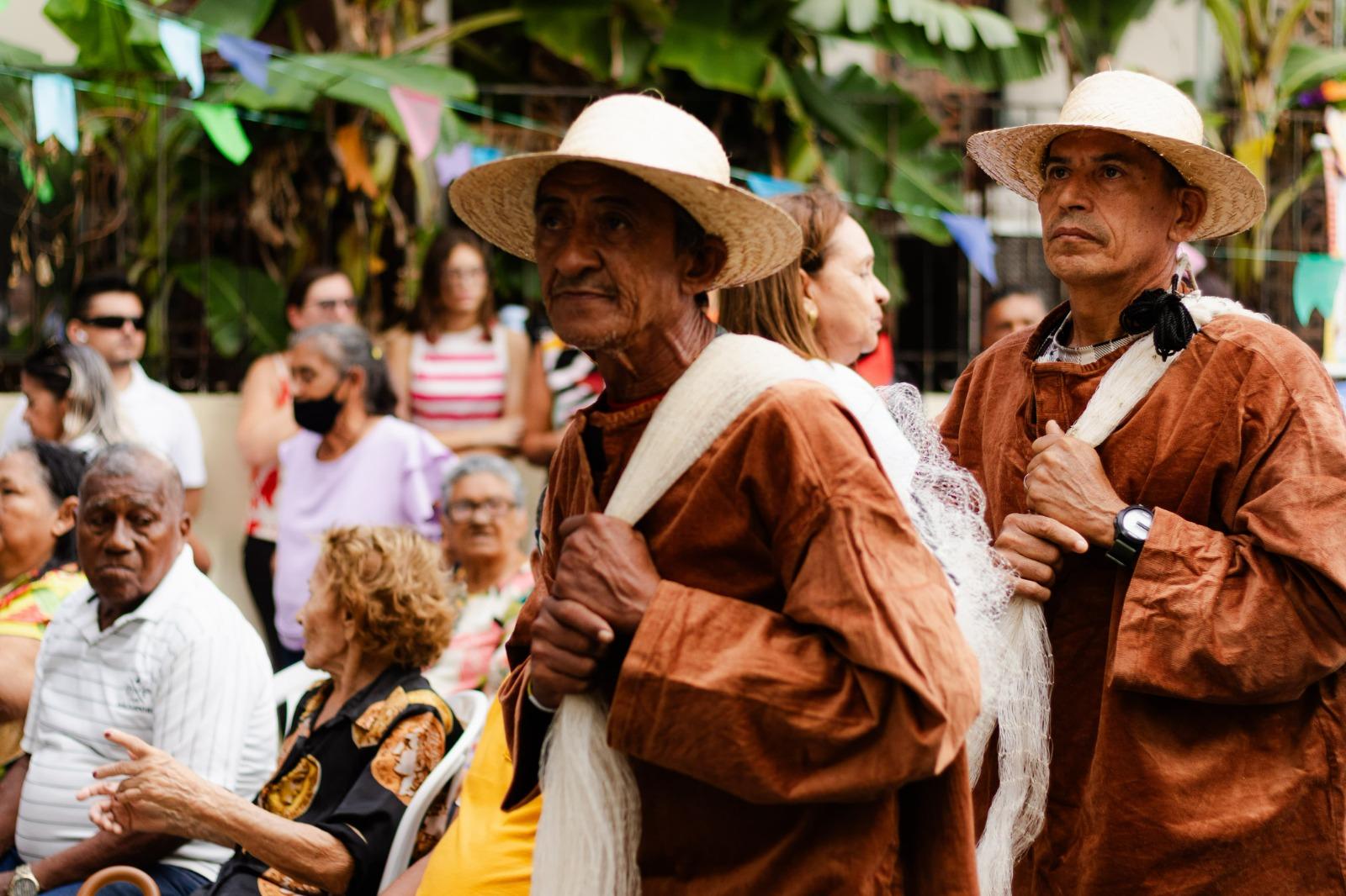 Festa une devoção e cultura popular