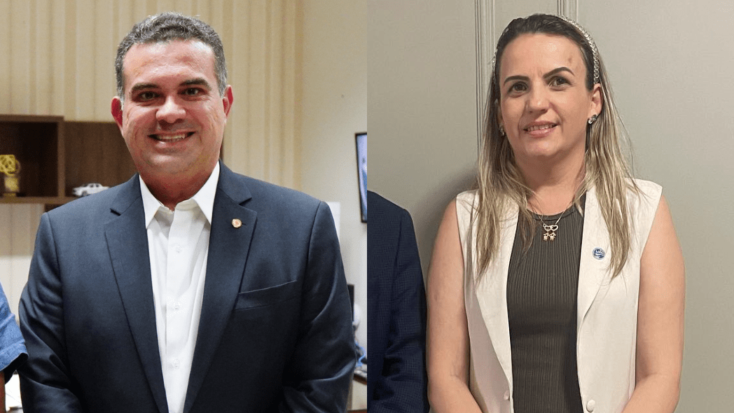 Montagem com duas pessoas lado a lado. À esquerda, Simão Pedro, um homem de pele clara, cabelos curtos e grisalhos, veste terno escuro com camisa branca e sorri para a câmera em um ambiente interno com móveis ao fundo. À direita, Keivia Dias, uma mulher de pele clara e cabelos lisos e loiros usa uma blusa verde musgo com colete branco e colar dourado; ela também sorri e está em frente a uma parede cinza clara. Ambos posam para a foto em ambientes formais.