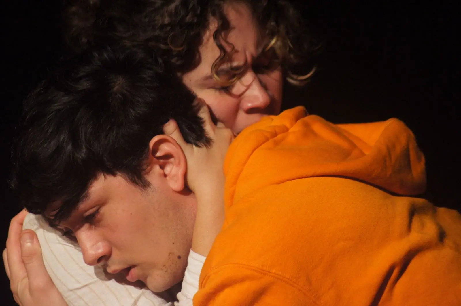 Imagem da peça Meus Três Irmãos Mortos, organizada por estudantes do IFCE