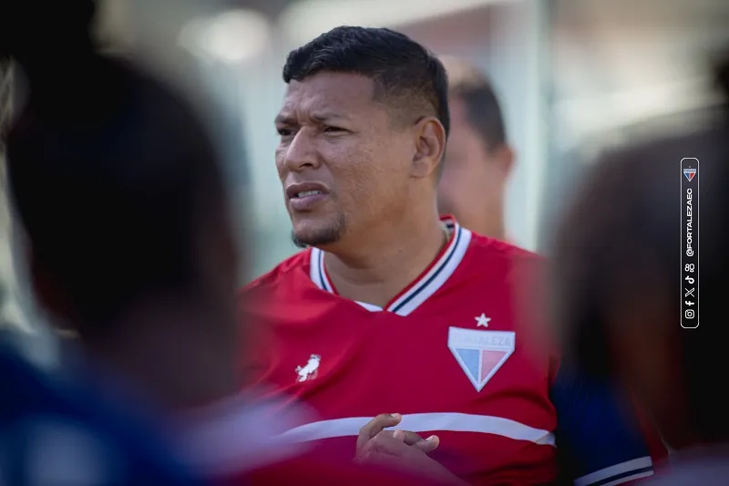 Erandir, técnico do Fortaleza feminino.