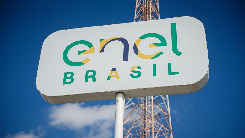 Imagem de letreiro da sede da Enel, distribuidora de energia cearense, em Fortaleza