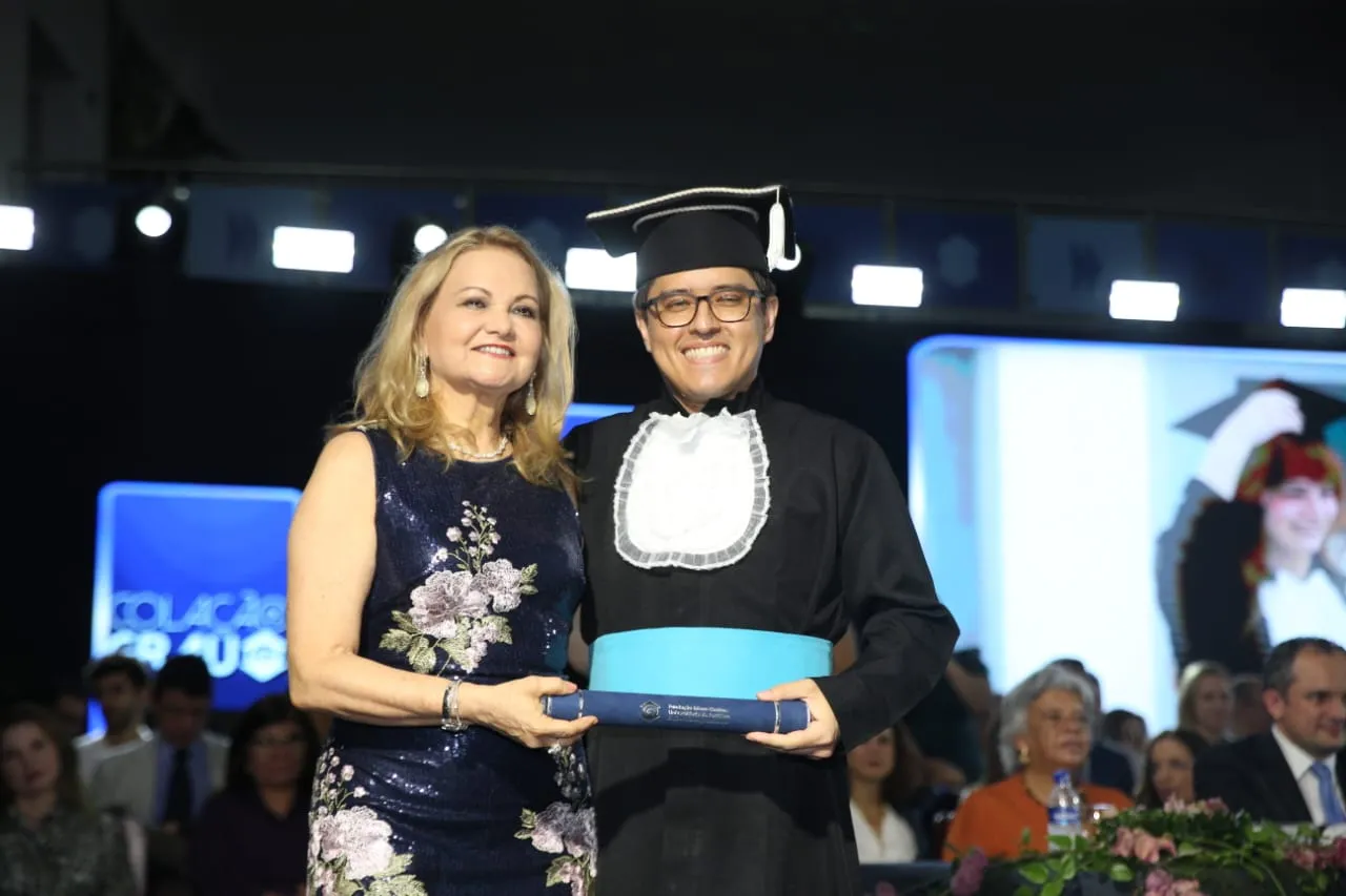 Entrega de honrarias foi realizada pela presidente da Fundação Edson Queiroz, Lenise Queiroz Rocha