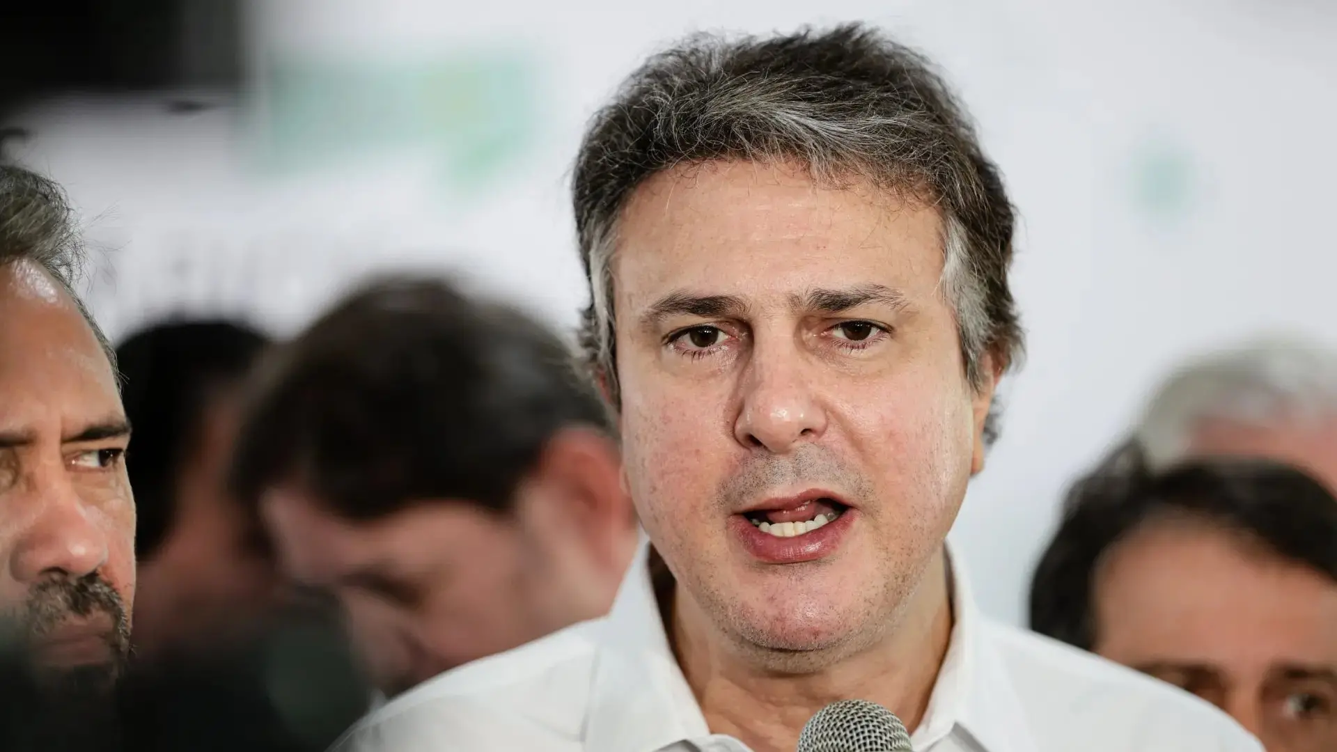 Camilo ao lado de Elmano