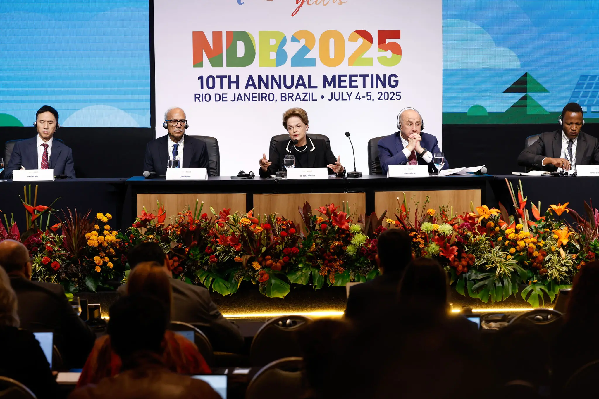 Coletiva de imprensa após a décima reunião anual do Conselho de Diretores do Banco do Brics, que ocorreu no Rio de Janeiro, neste sábado, 5 de julho. Ao centro está Dilma Rousseff, presidente da instituição financeira.