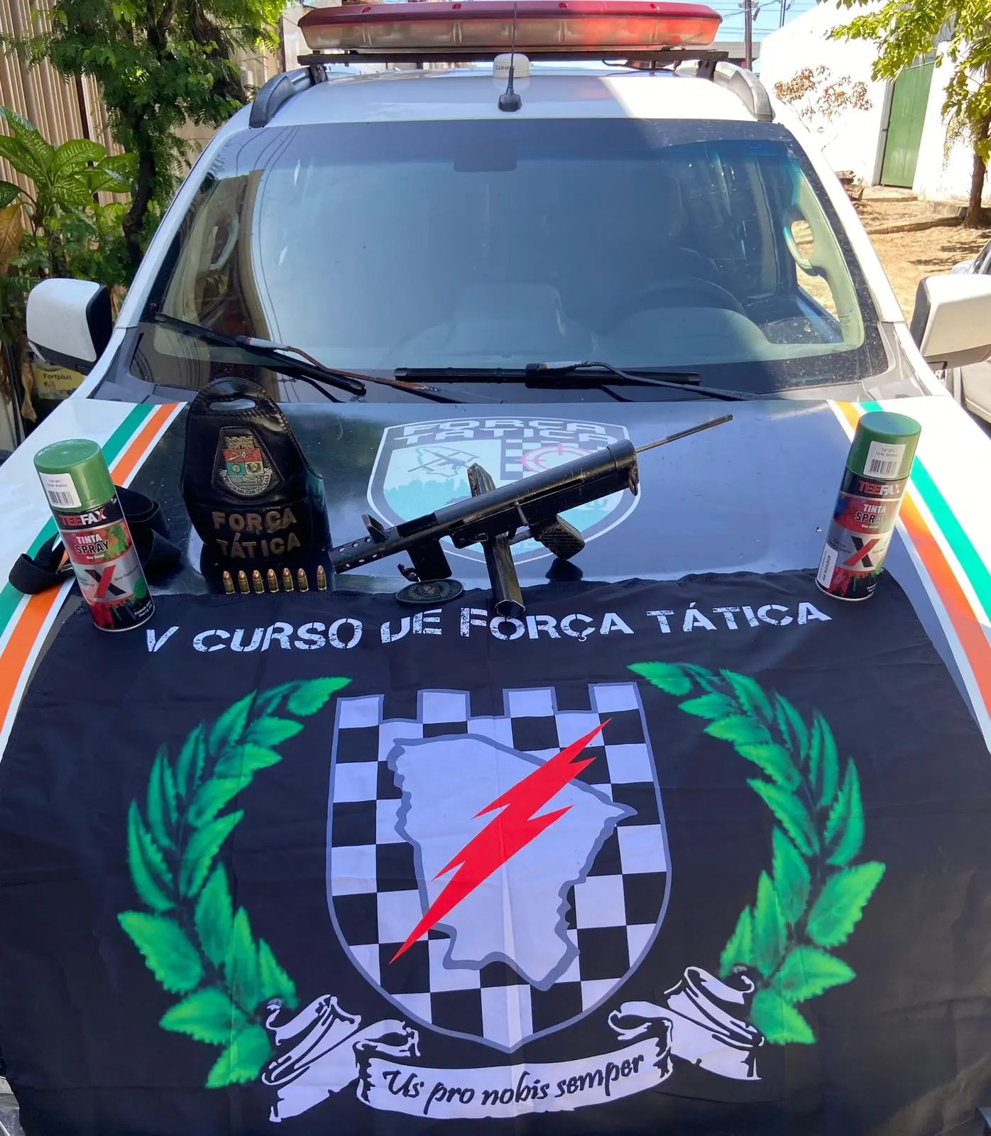 Foto de apreensões feita pela PMCE em cima de viatura