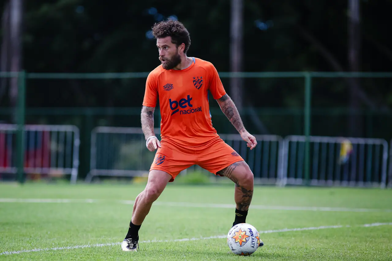 Imagem da notícia: Próximo adversário do Ceará, Sport tem novo treinador, 3 reforços e 10 saídas do elenco