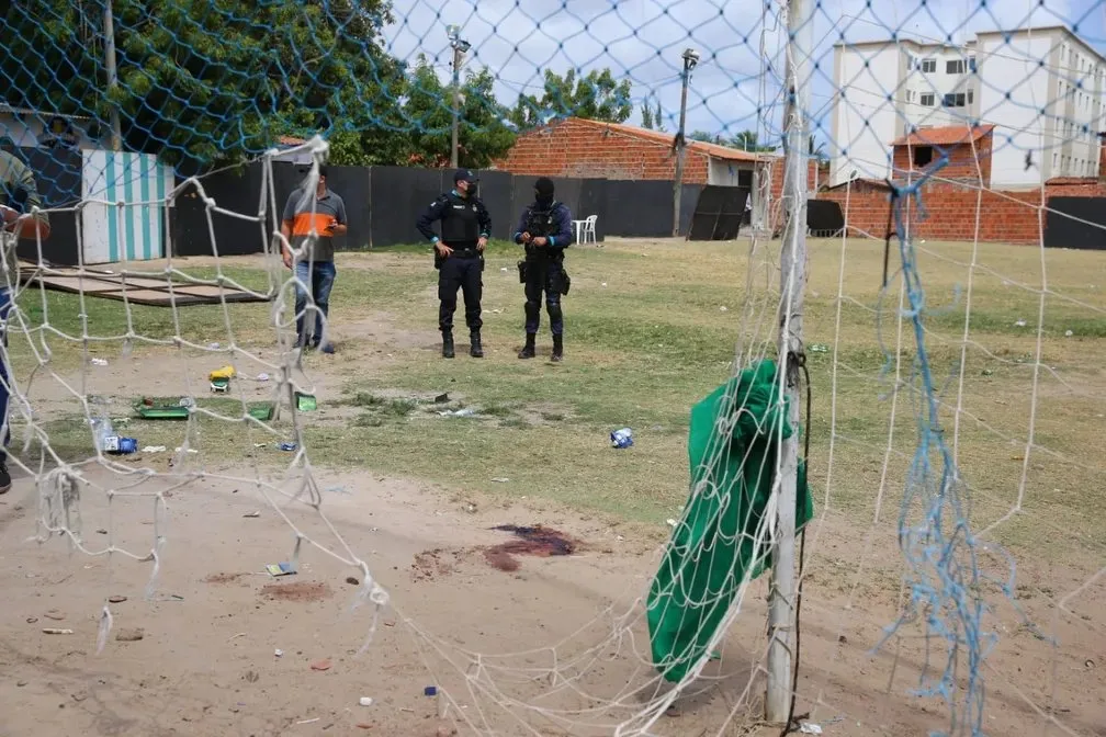 Além do crime de homicídio qualificado, os réus devem ser julgados pela tentativa de homicídio, corrupção de menores, por integrar organização criminosa e resistência.