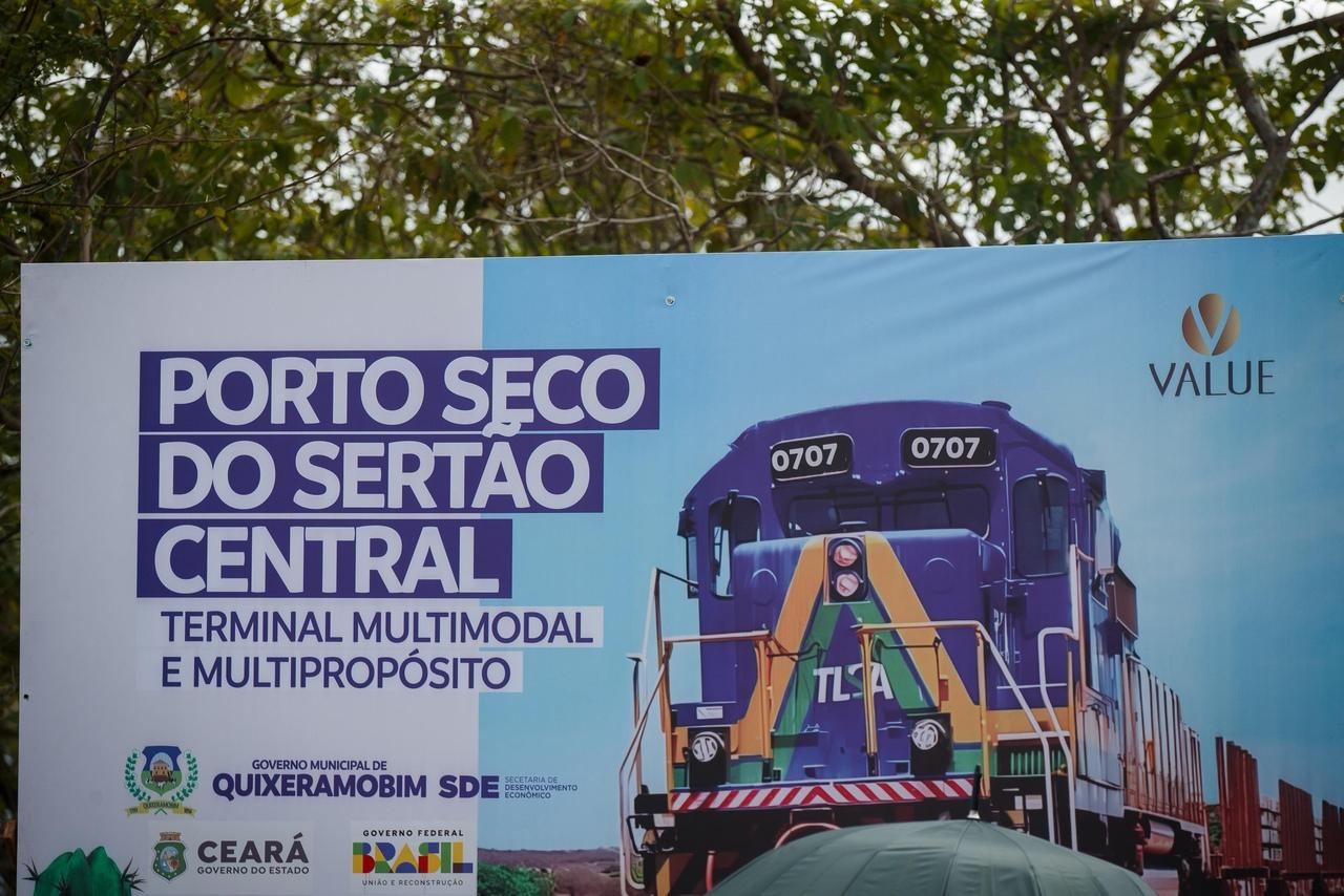 Imagem mostra banner com foto de um dos trens da Transnordestina e com o anúncio 