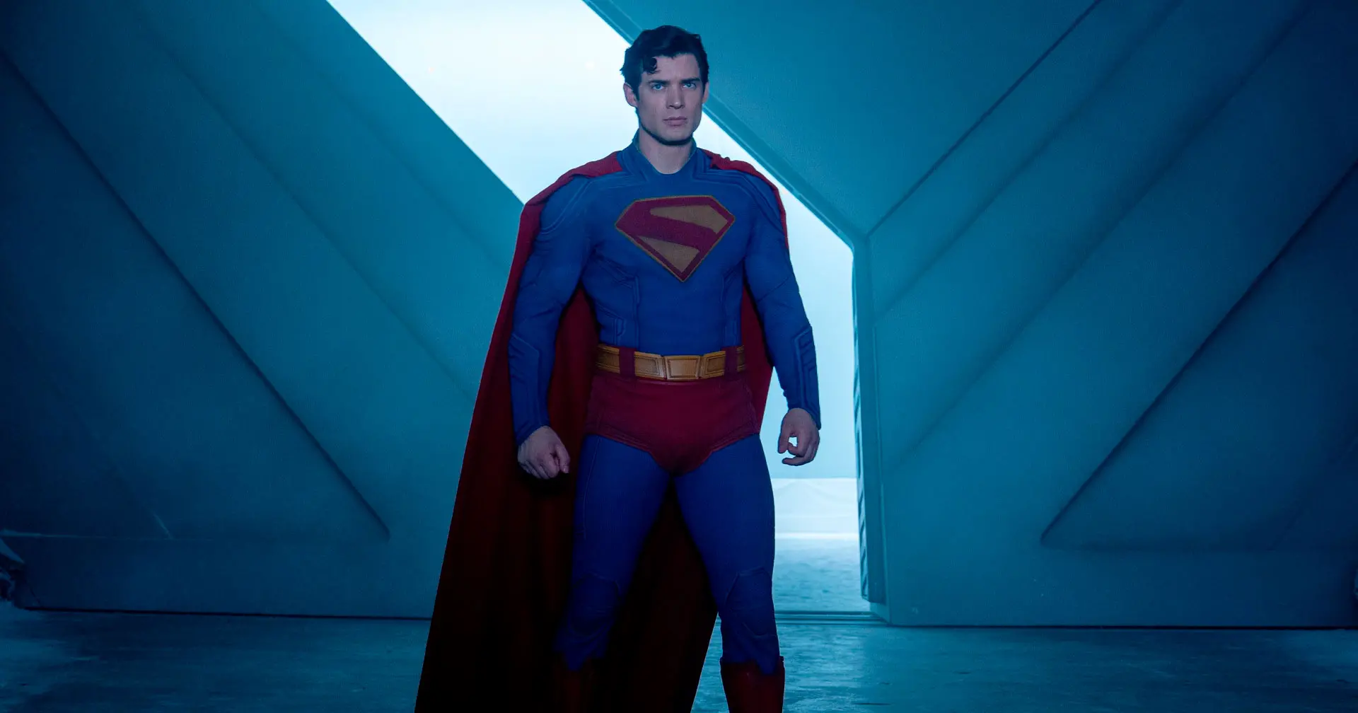 David Corenswet nos trajes do Superman, em novo filme da DC Studios