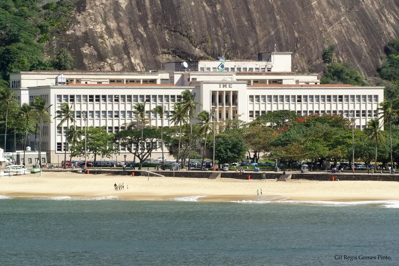 Imagem mostra sede do IME na praia vermelha no Rio de Janeiro, ilustrando fim do prazo para se inscrever no vestibular 2026