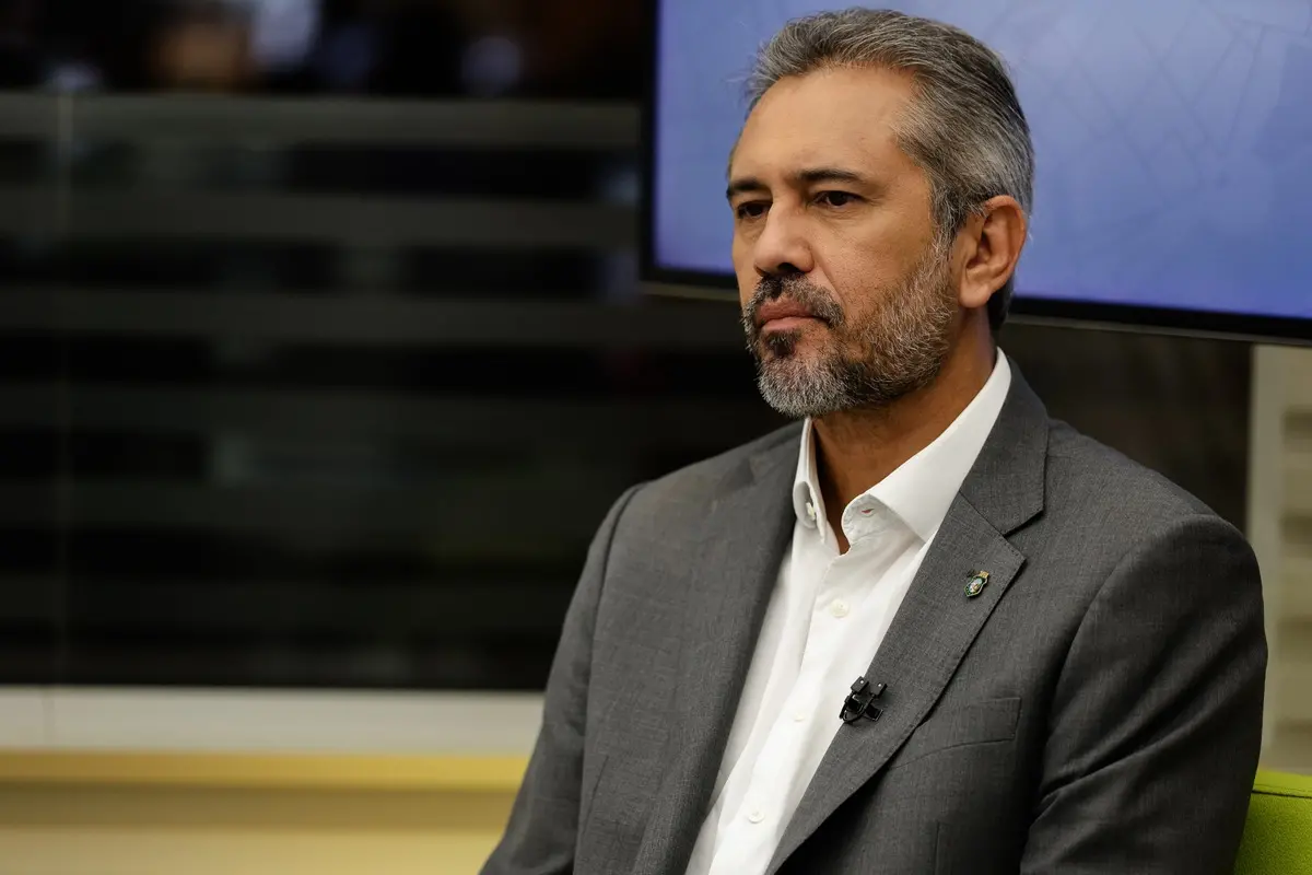 Imagem da notícia Após vídeo de André Fernandes, Elmano agradece oposição por denúncia em caso da plantação de maconha