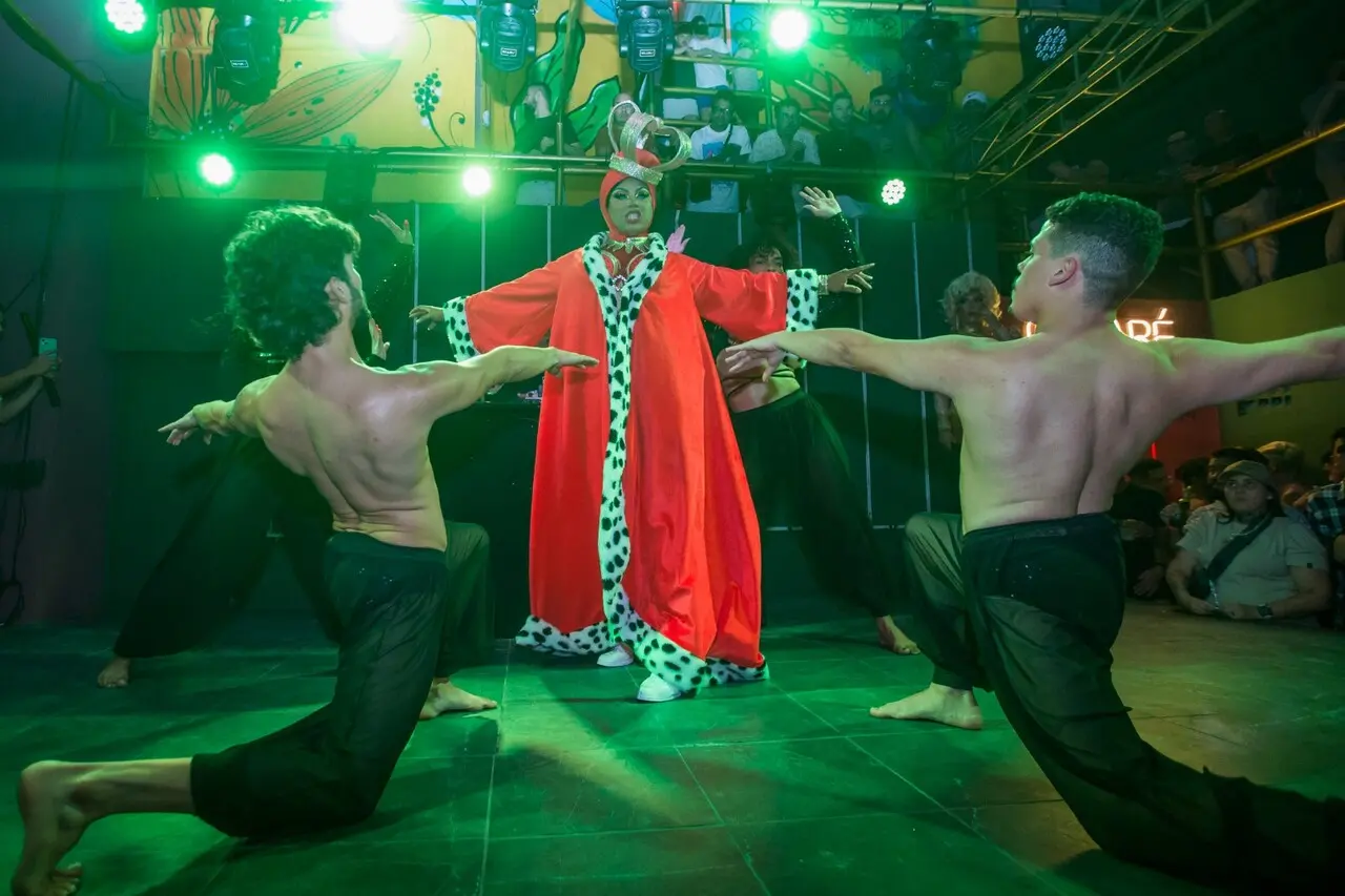 Arte transformista é um dos focos da casa. Na foto, a performer Dafny Williams