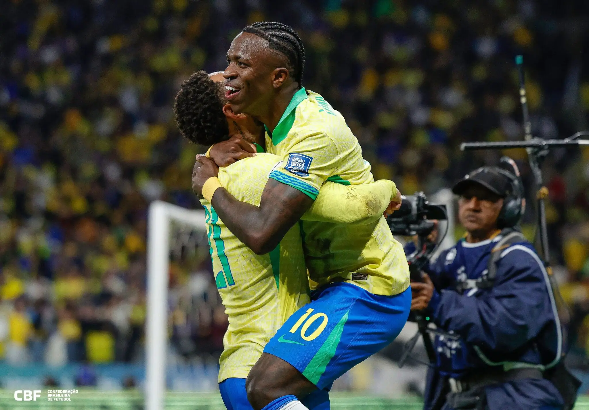 Foto de Vini Jr e Matheus Cunha pelo Brasil