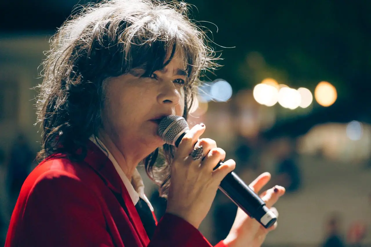 Cantora participa da cena musical de Fortaleza desde o fim dos anos 70
